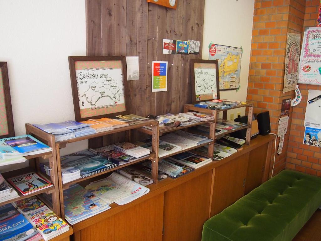 J-Hoppers Hiroshima Guesthouse Extérieur photo