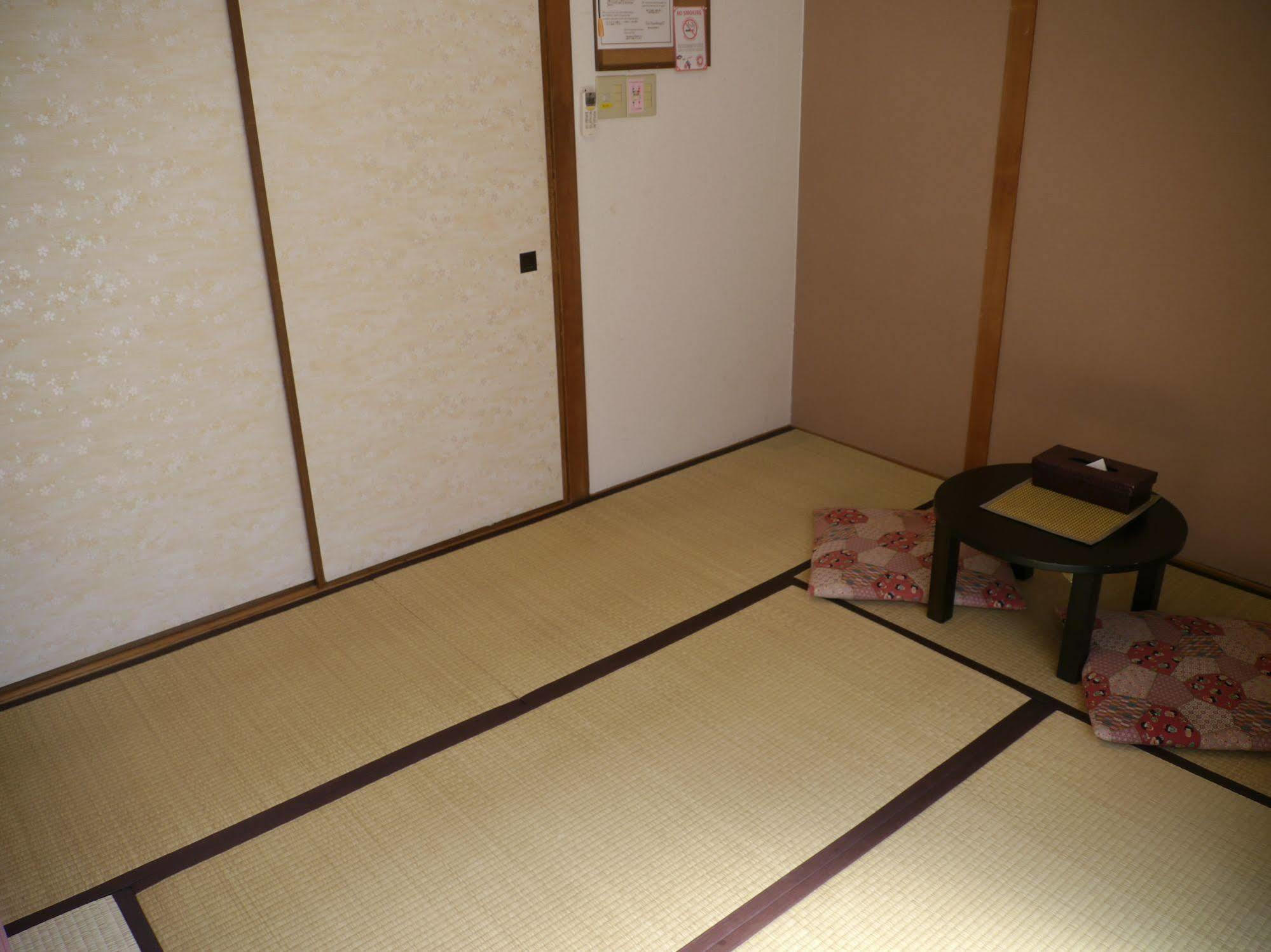 J-Hoppers Hiroshima Guesthouse Extérieur photo